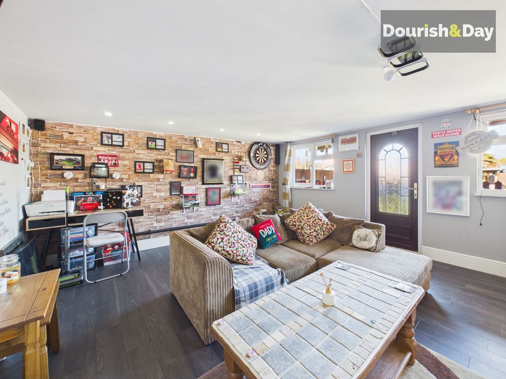 Property photo 3 of 27