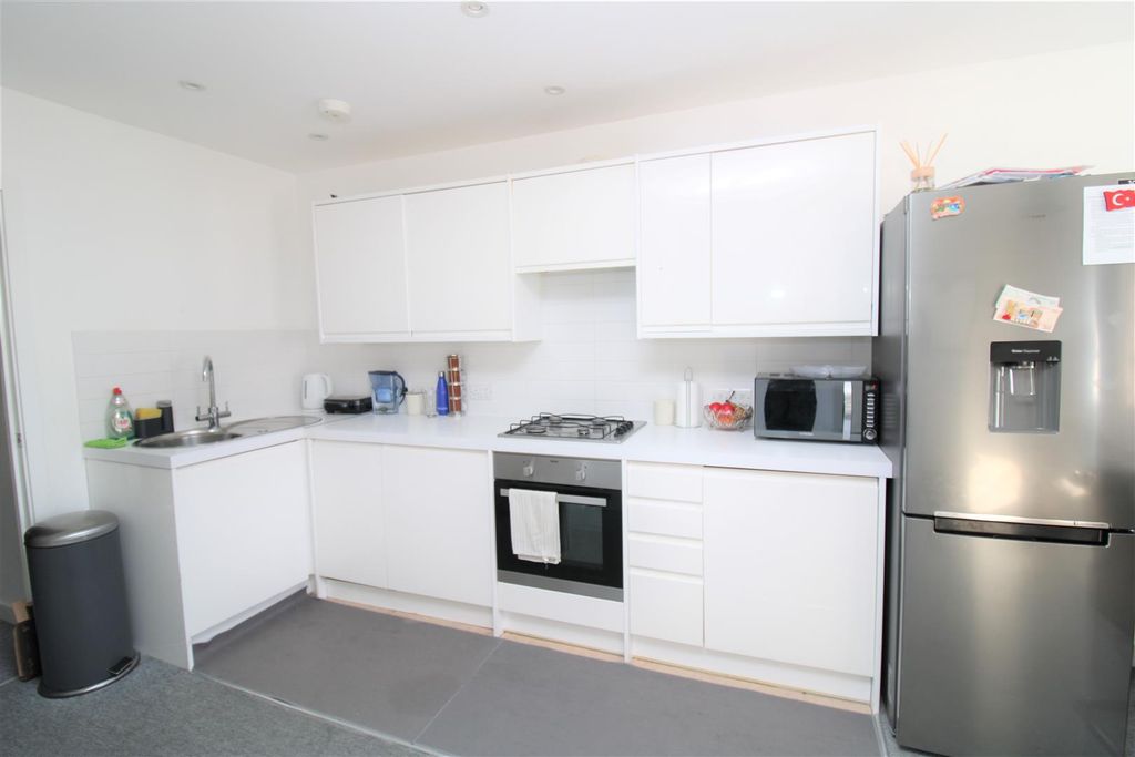 Property photo 3 of 5 Kitchen