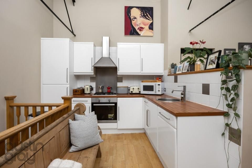 Property photo 3 of 17 Queens Park Road, Loft, 2-009.Jpg