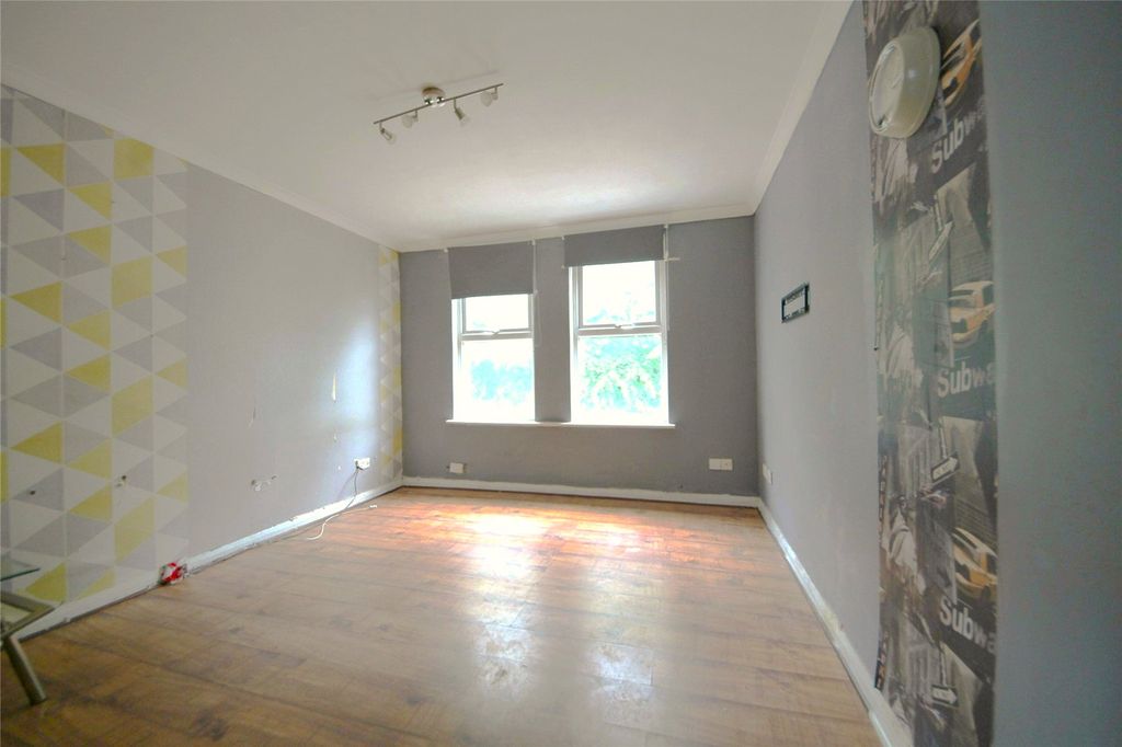 Property photo 3 of 8 Picture No. 06