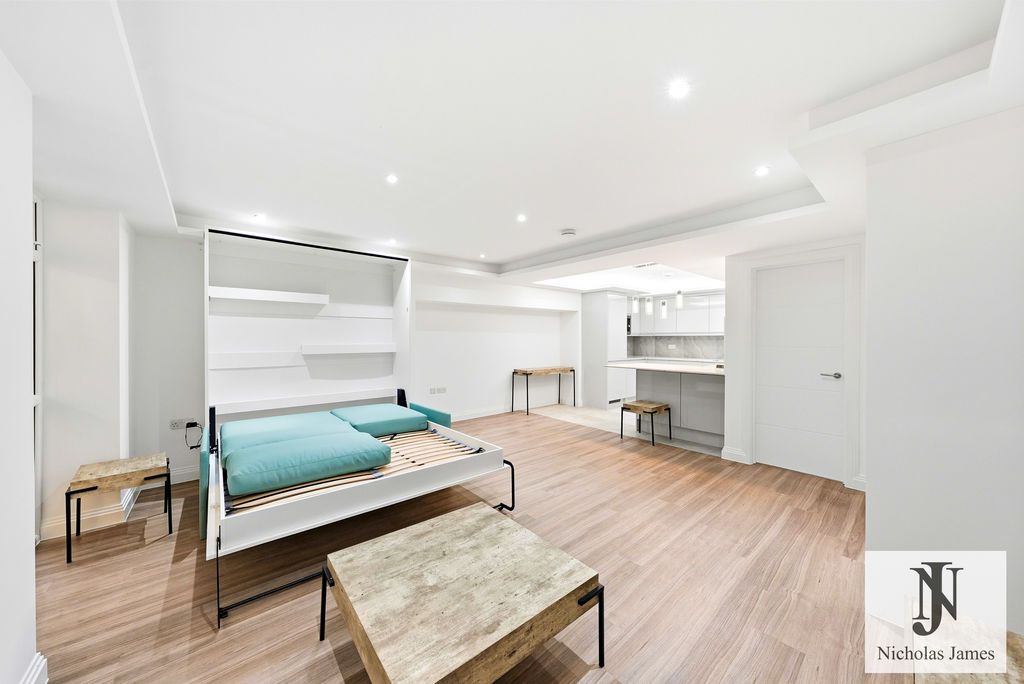 Property photo 1 of 14 Photo 9