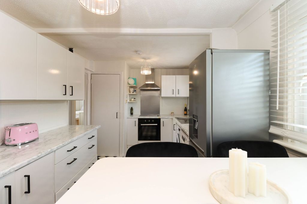 Additional image 9 of 2 bed flat for saleVictoria Street, Craigshill, Livingston EH54