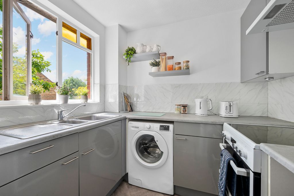 Property photo 3 of 11 Picture No. 10