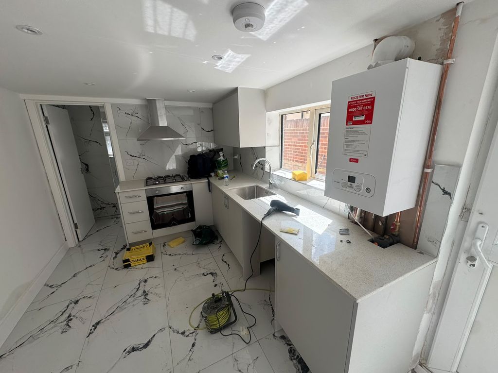 Property photo 1 of 8 4 Bed House To Rent