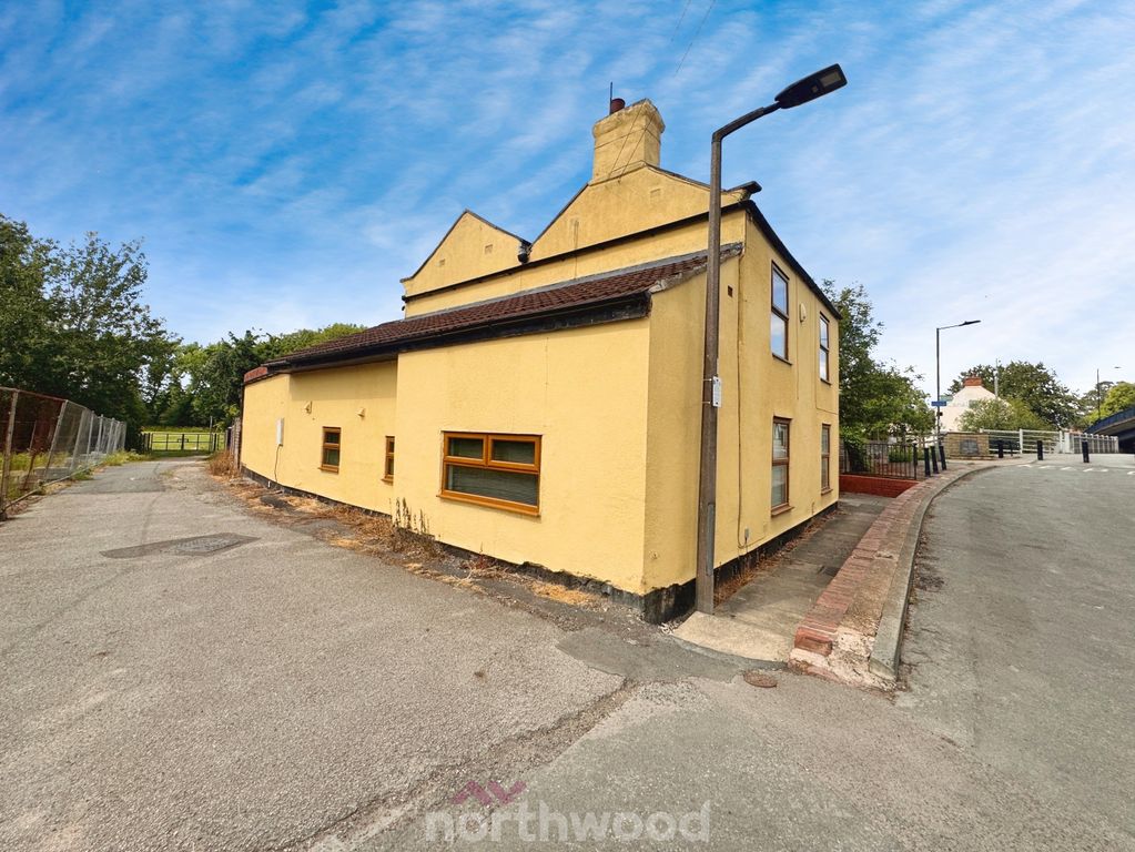 Property photo 2 of 28