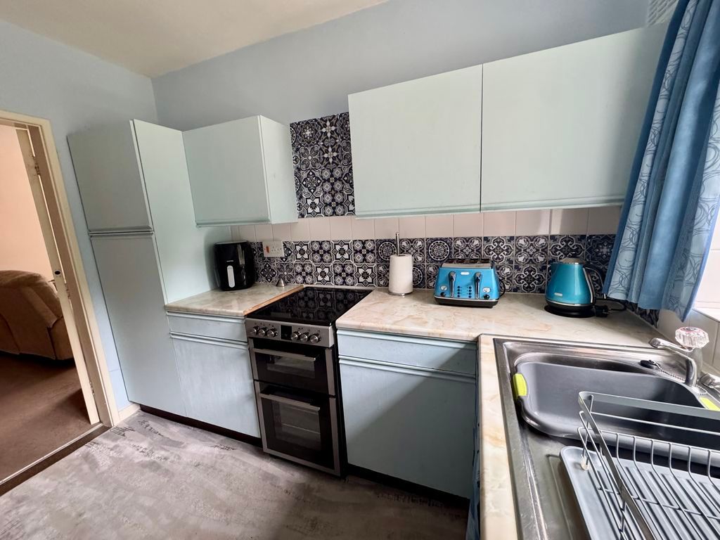 Property photo 3 of 17 Kitchen