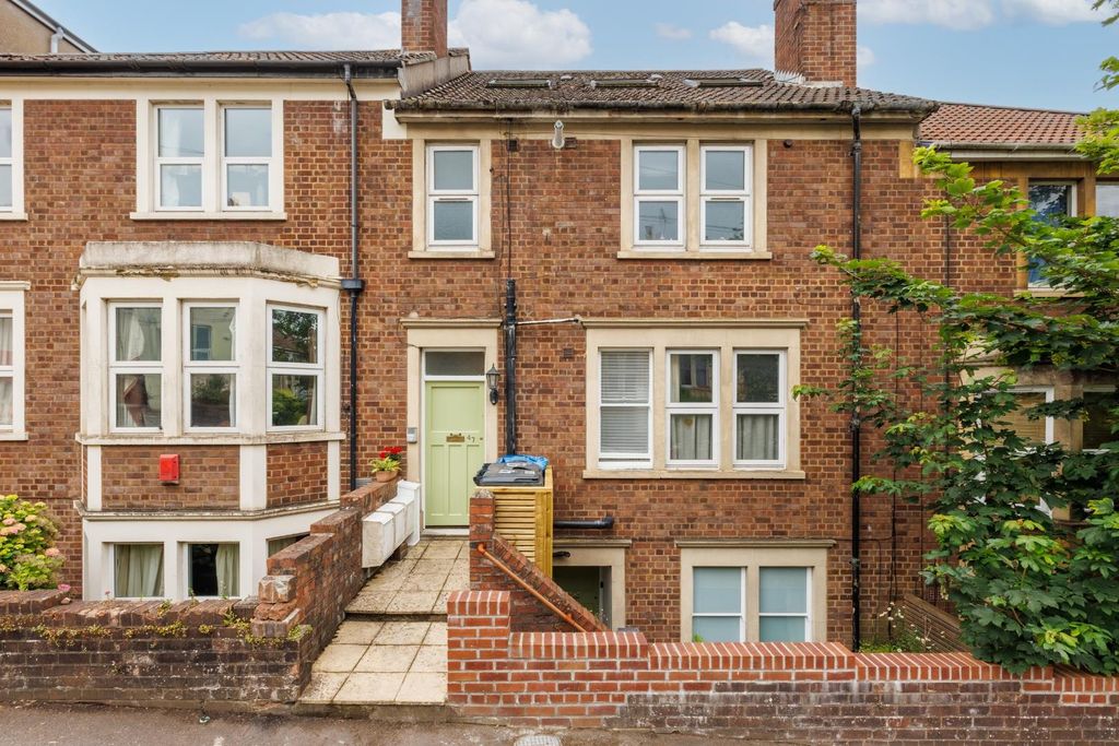 Property photo 2 of 18 Gff 47 Cromwell Road-21.Jpg