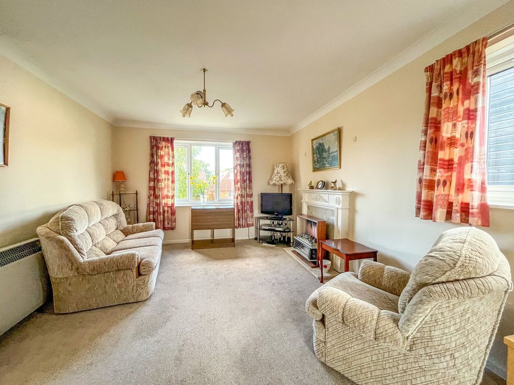 2 bed flat for saleMarket Road, Battle TN33 photo 5