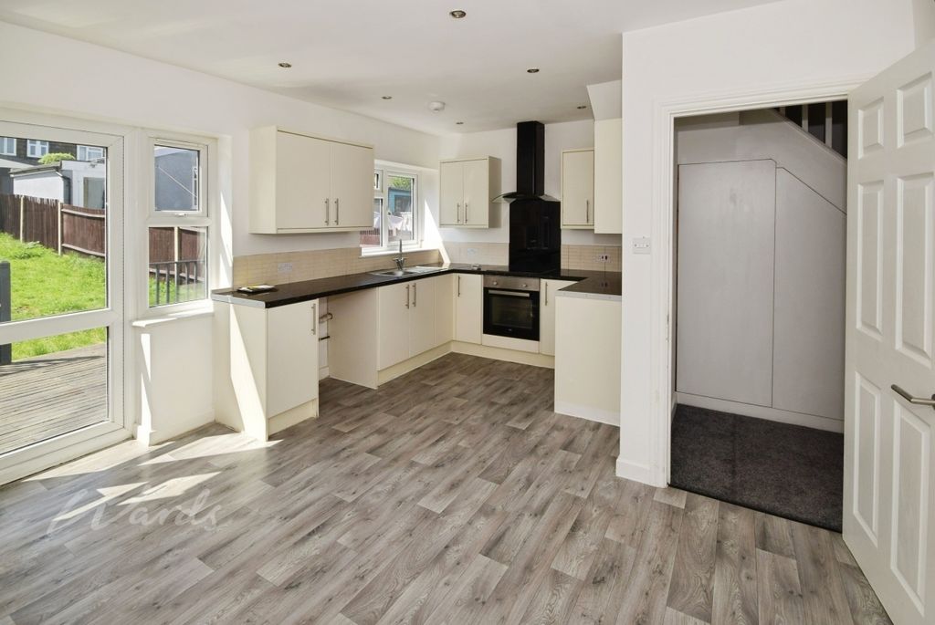 Property photo 3 of 10 Maidstone Road Ki...