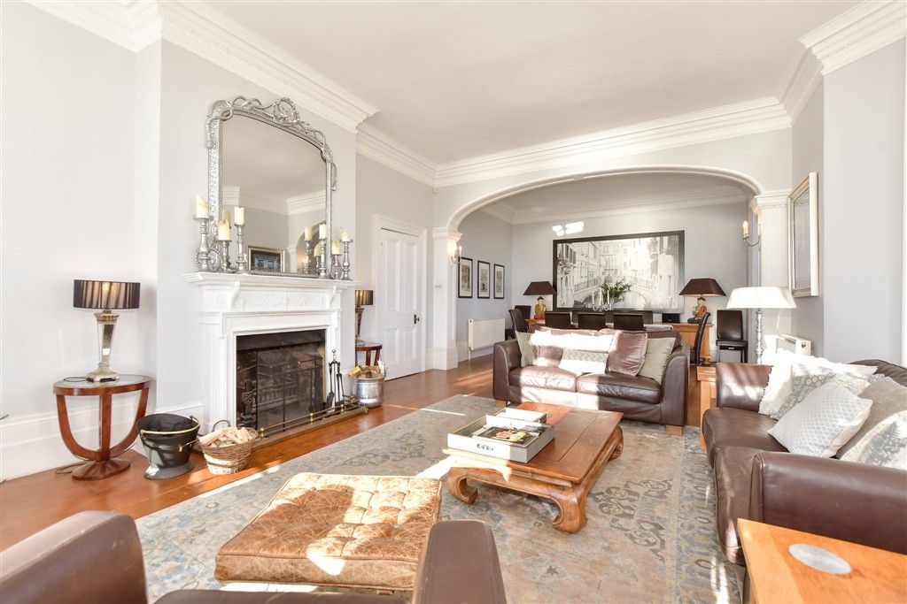 Property photo 3 of 27 Sitting Area