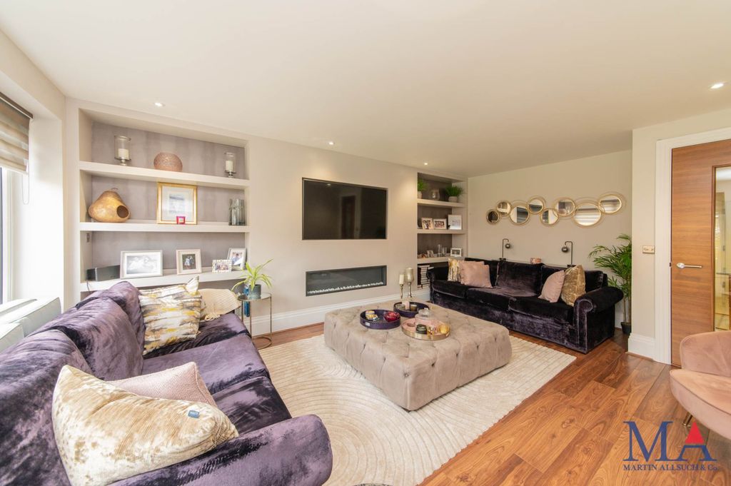 Property photo 3 of 40