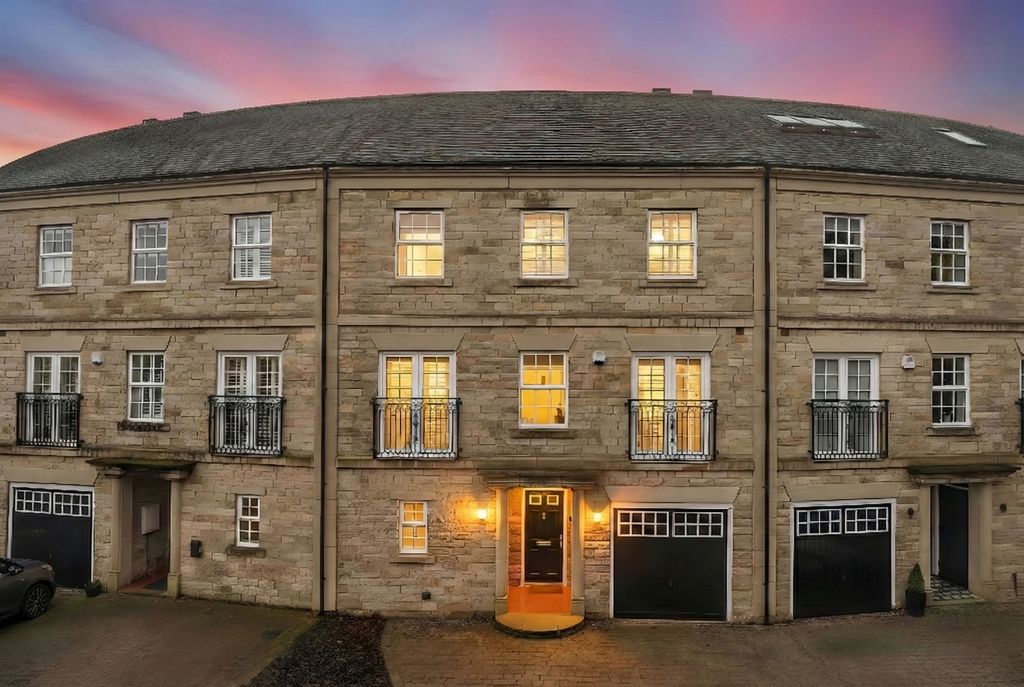 Property photo 1 of 31 Front View Of Property