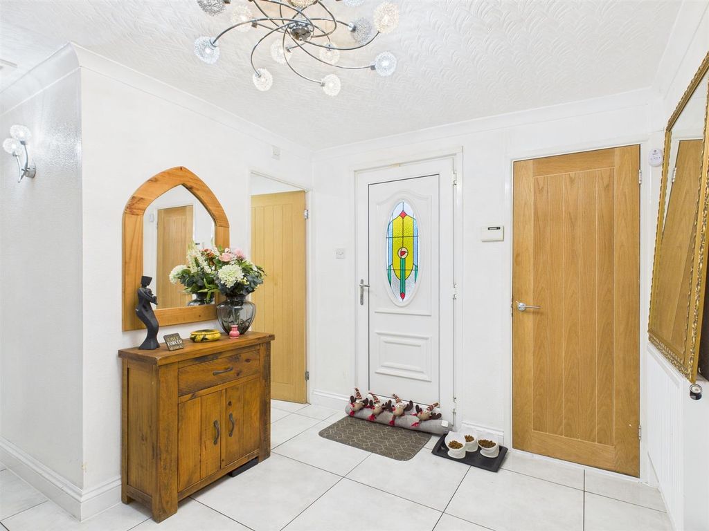 Property photo 3 of 14 Cam04045G0-Pr0048-Still004.Jpg