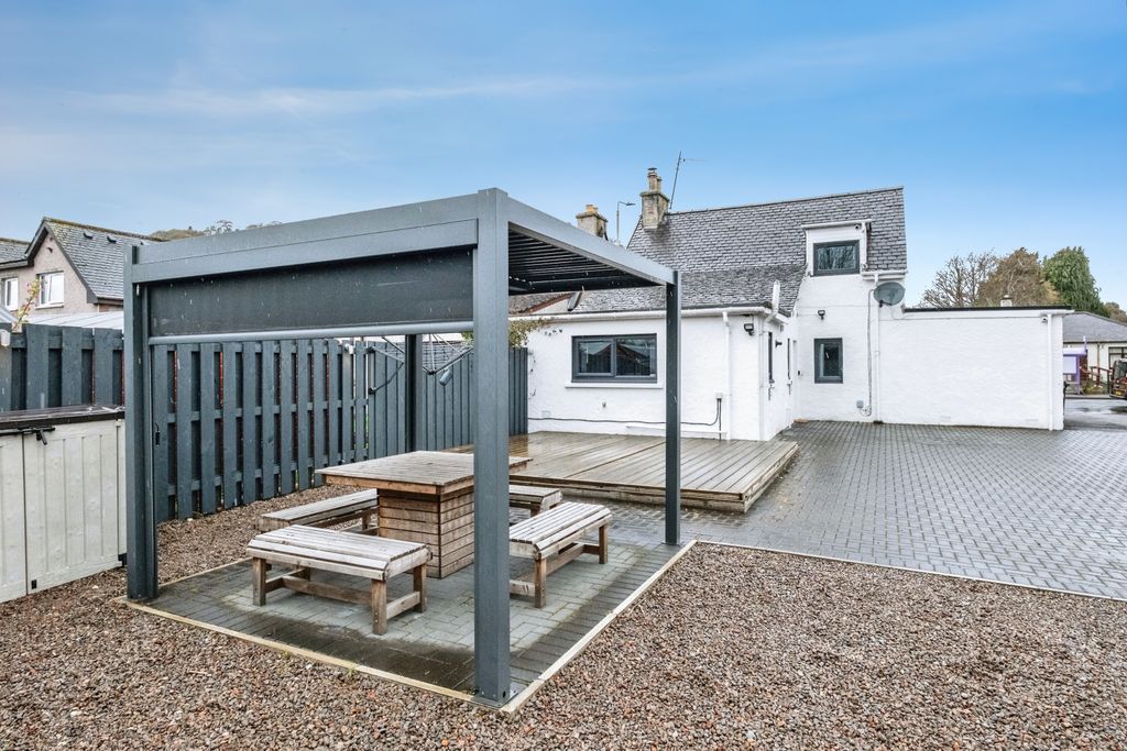 Property photo 2 of 22 Garden