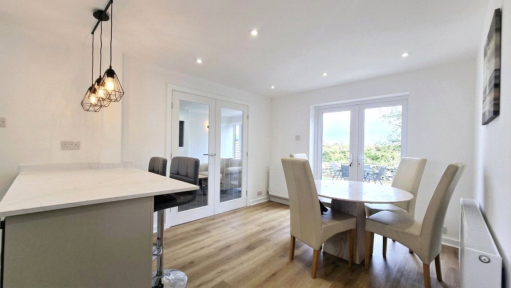 Property photo 3 of 17 Dining Area