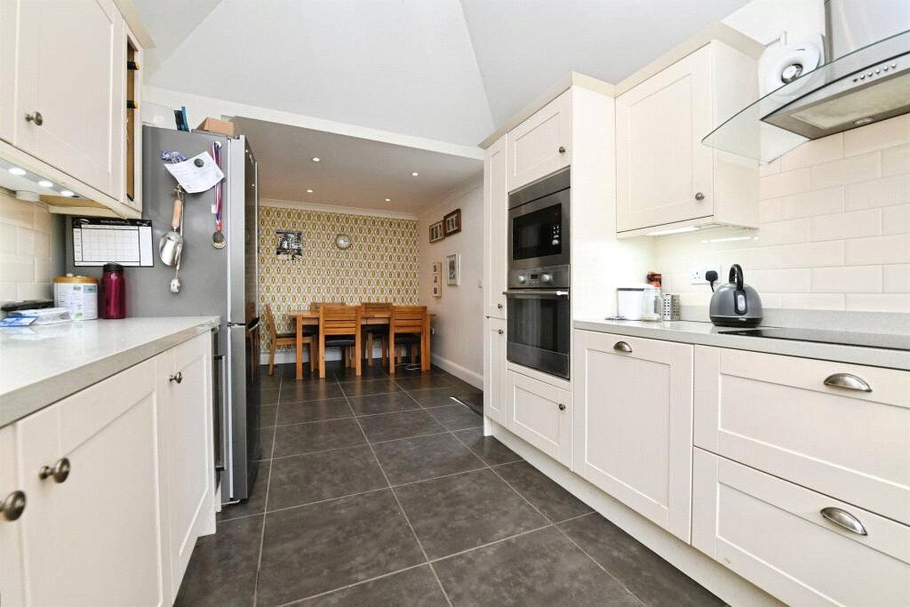 Property photo 3 of 17 Kitchen