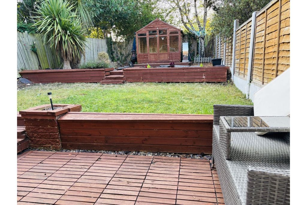 Property photo 2 of 8 Garden