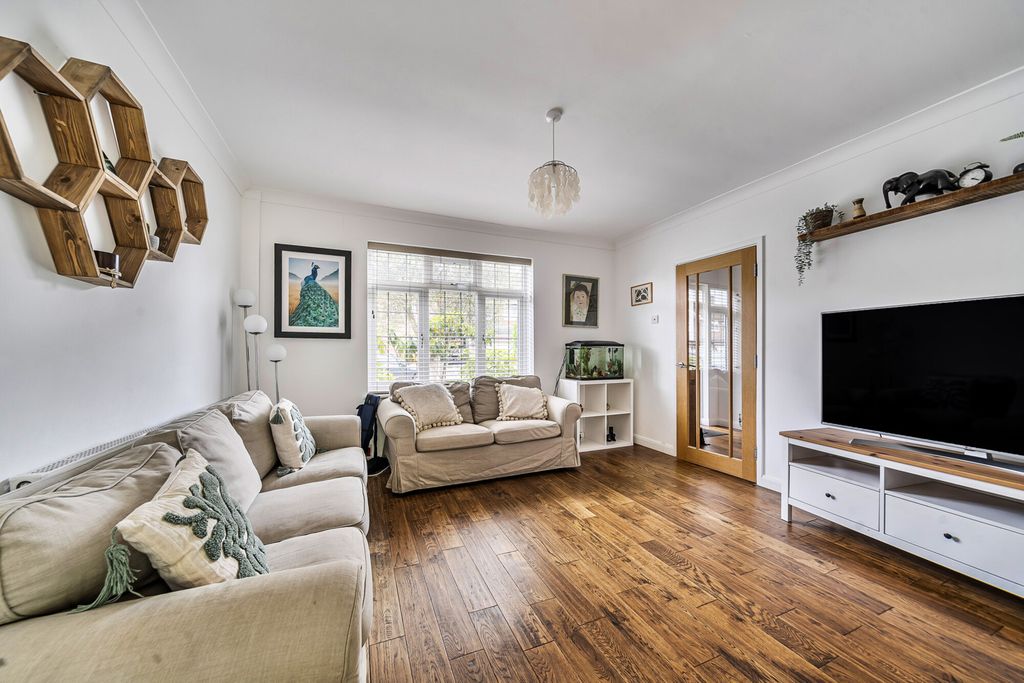 Property photo 3 of 23 1327445-4-6879383...