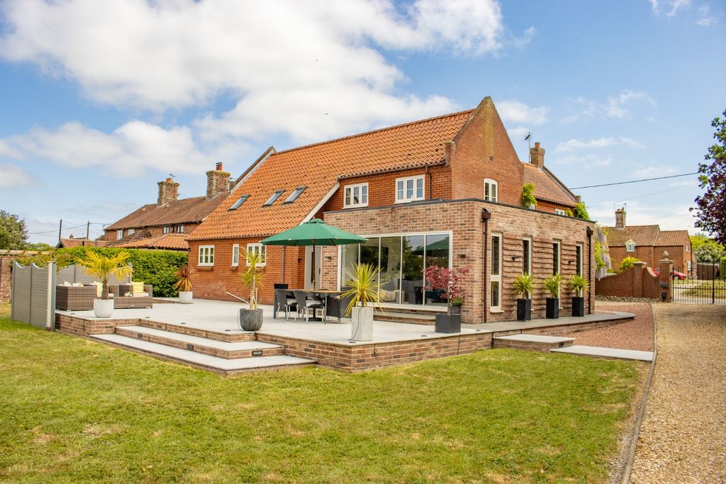 Property photo 2 of 44 4134665