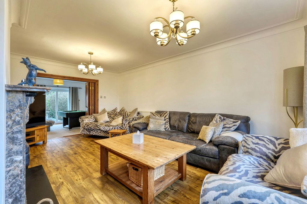 Property photo 3 of 32