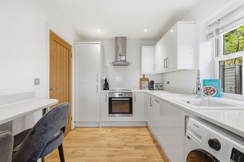 Property photo 3 of 21