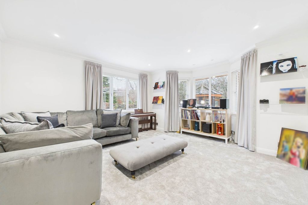 Property photo 3 of 38