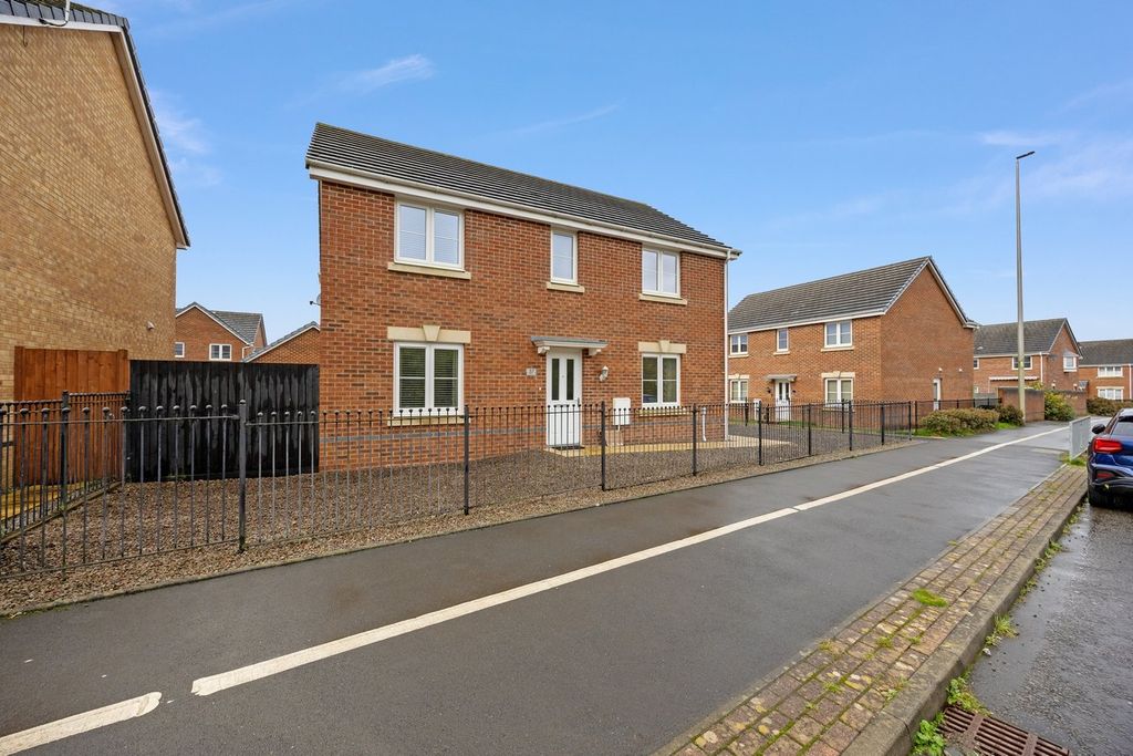 Property photo 2 of 38