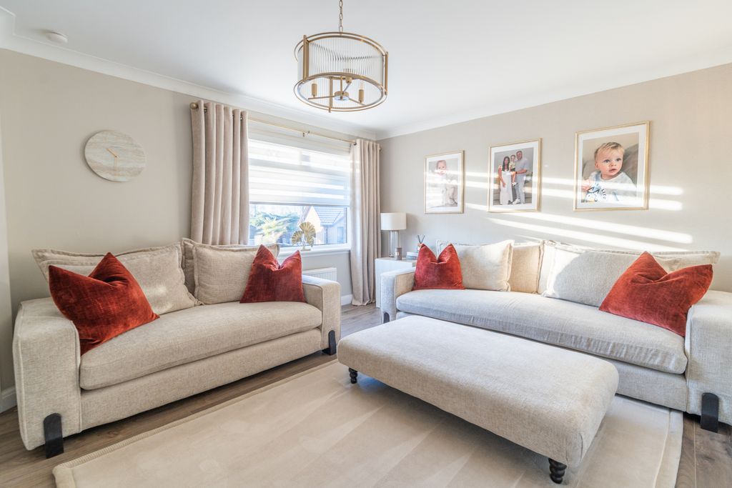 Property photo 2 of 34 Gallery