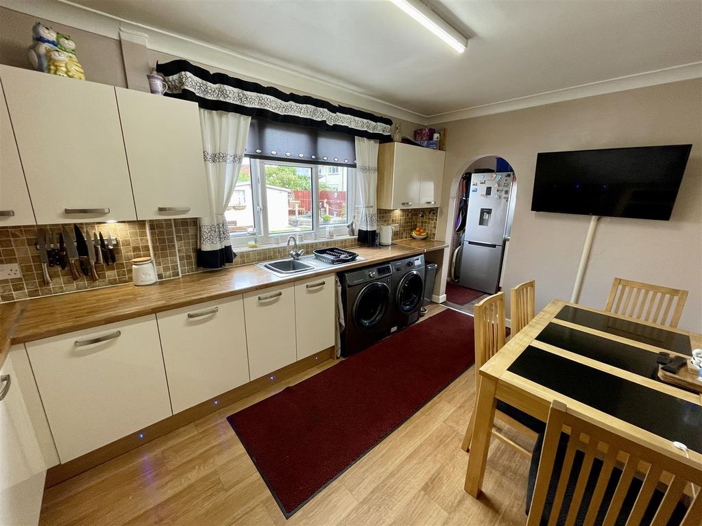 Property photo 3 of 15 Kitchen/Diner
