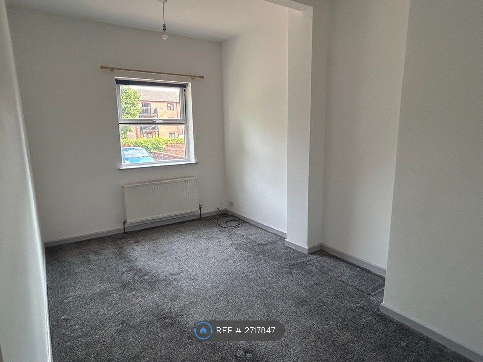 Property photo 1 of 6 Living Room