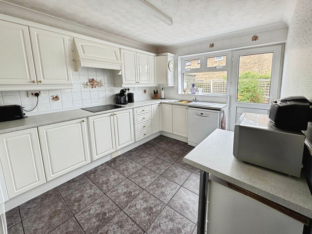 Property photo 2 of 16 Kitchen