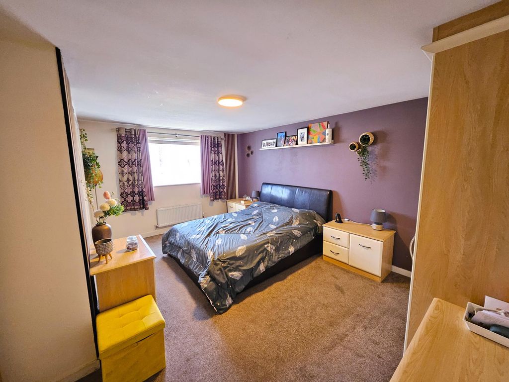 Property photo 3 of 40 Balcony