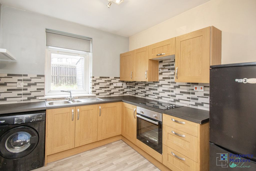 Property photo 3 of 7 Kitchen