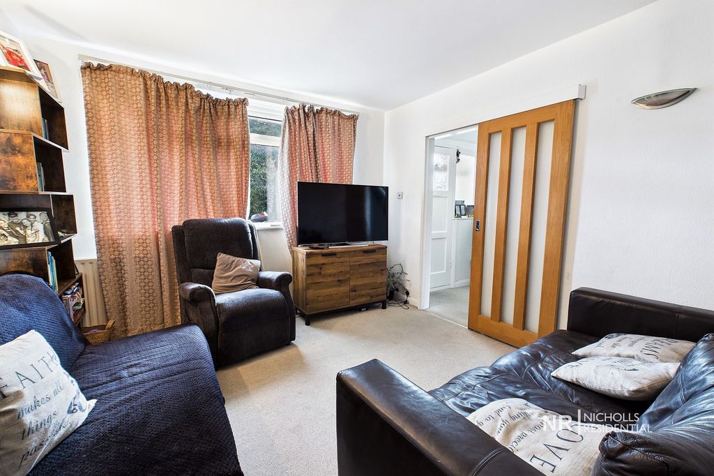 Property photo 3 of 12 Lounge