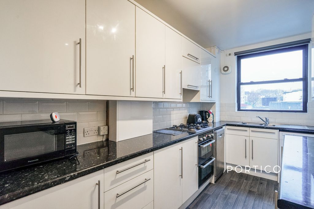 Property photo 2 of 10 Photo