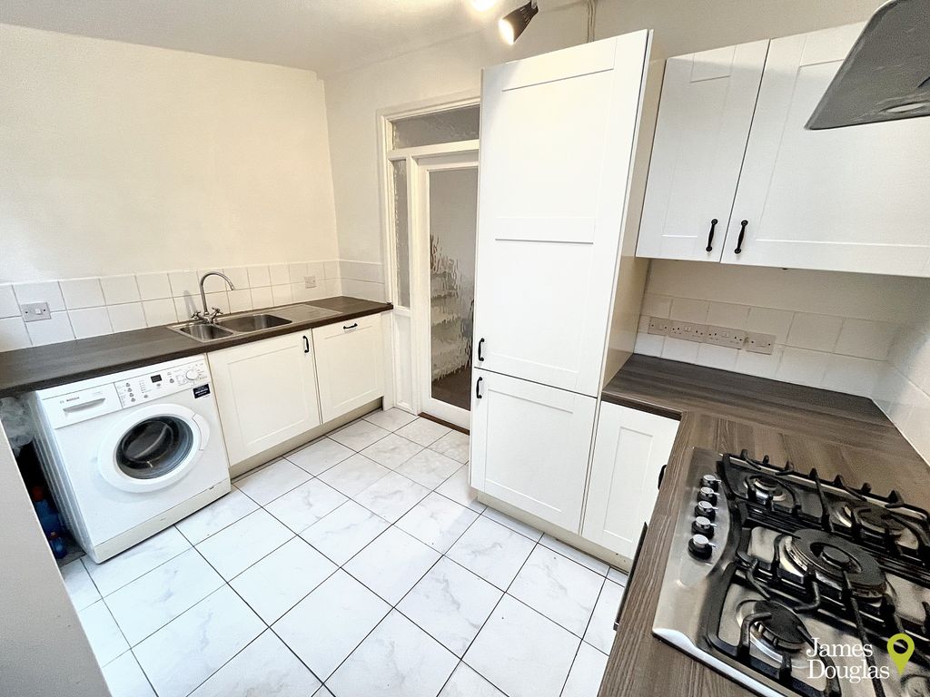 Property photo 3 of 20 Kit3 (1)