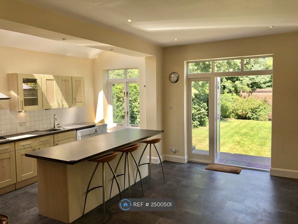 Property photo 3 of 15 Family Kitchen / Diner