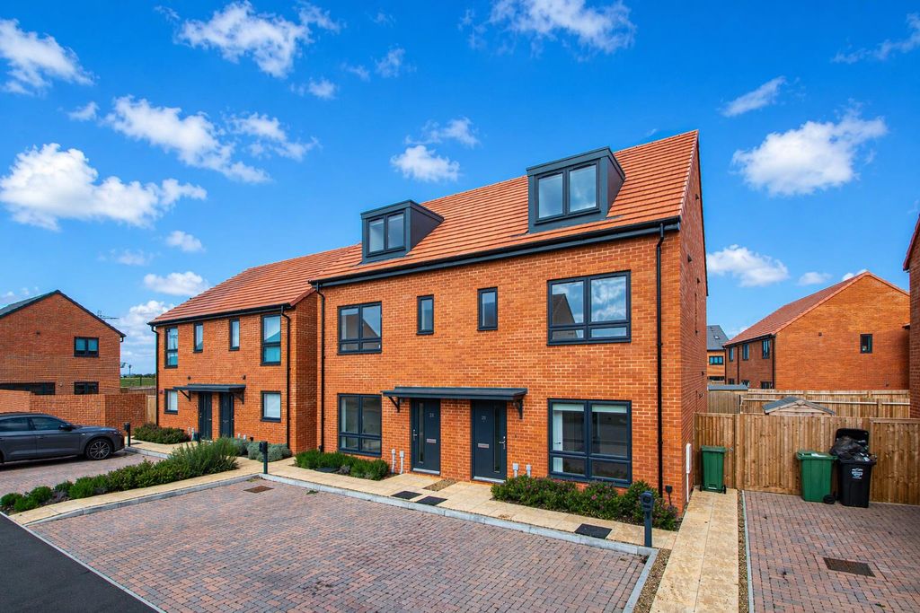 Property photo 1 of 6 Cb152658322951B1Aa23c882671Fe3c5266A007A3A72De2487