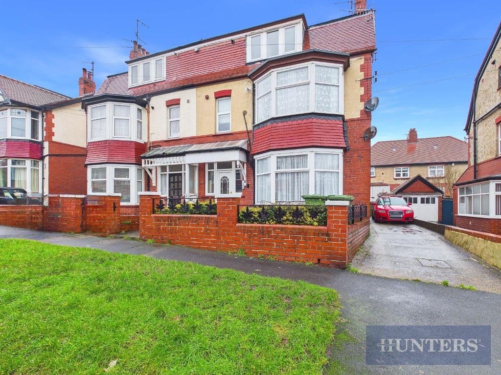 Property photo 1 of 16 Cam05316G0-Pr0320-Still014.Jpg