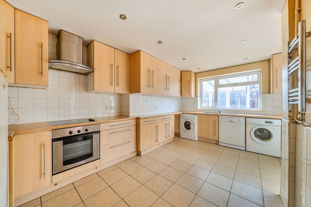 Property photo 2 of 20 Kitchen