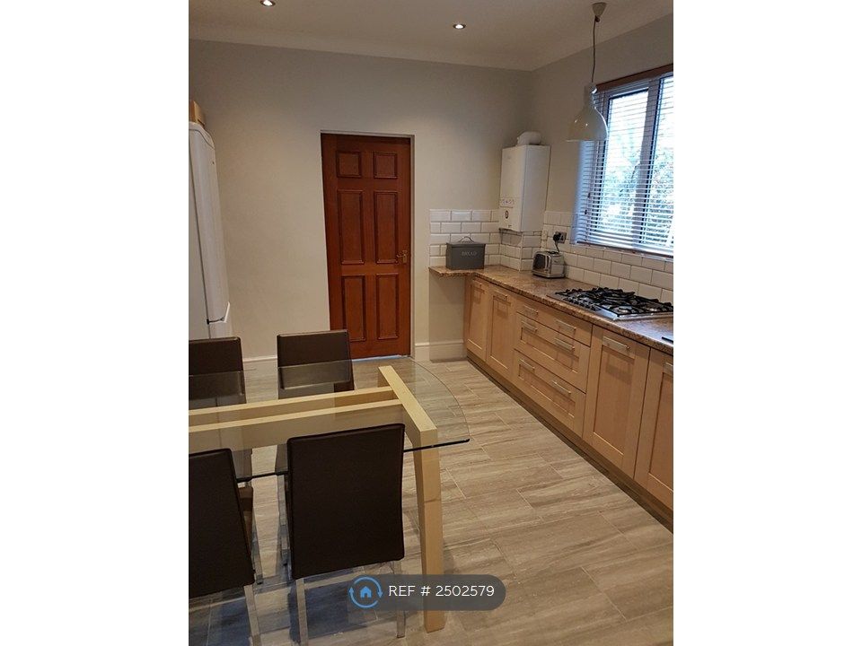Property photo 3 of 16 Dining Kitchen