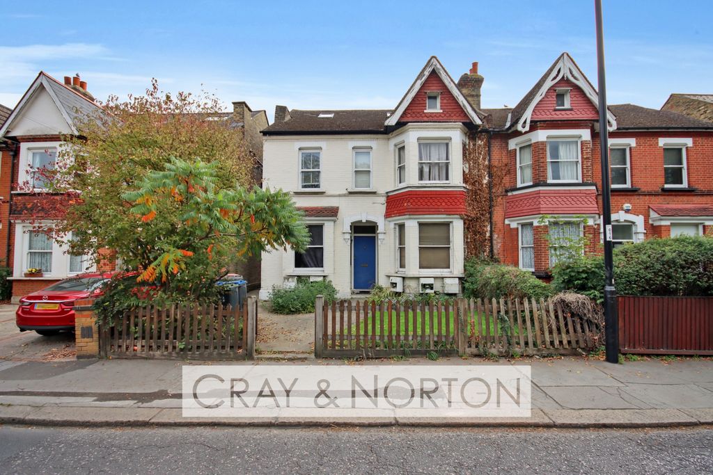 Property photo 1 of 7 Photo 7