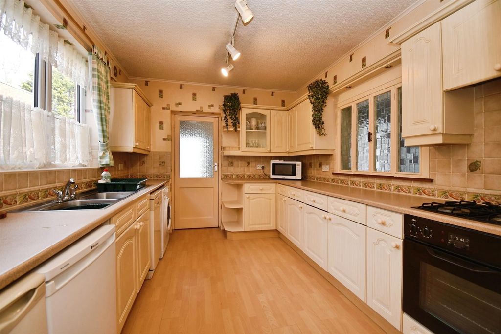 Property photo 3 of 16 27d3646d-U 20 2812 29.Jpg