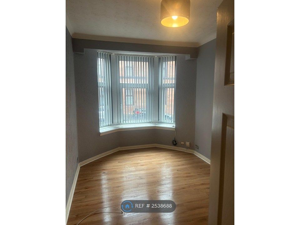 Property photo 1 of 10 Living Room