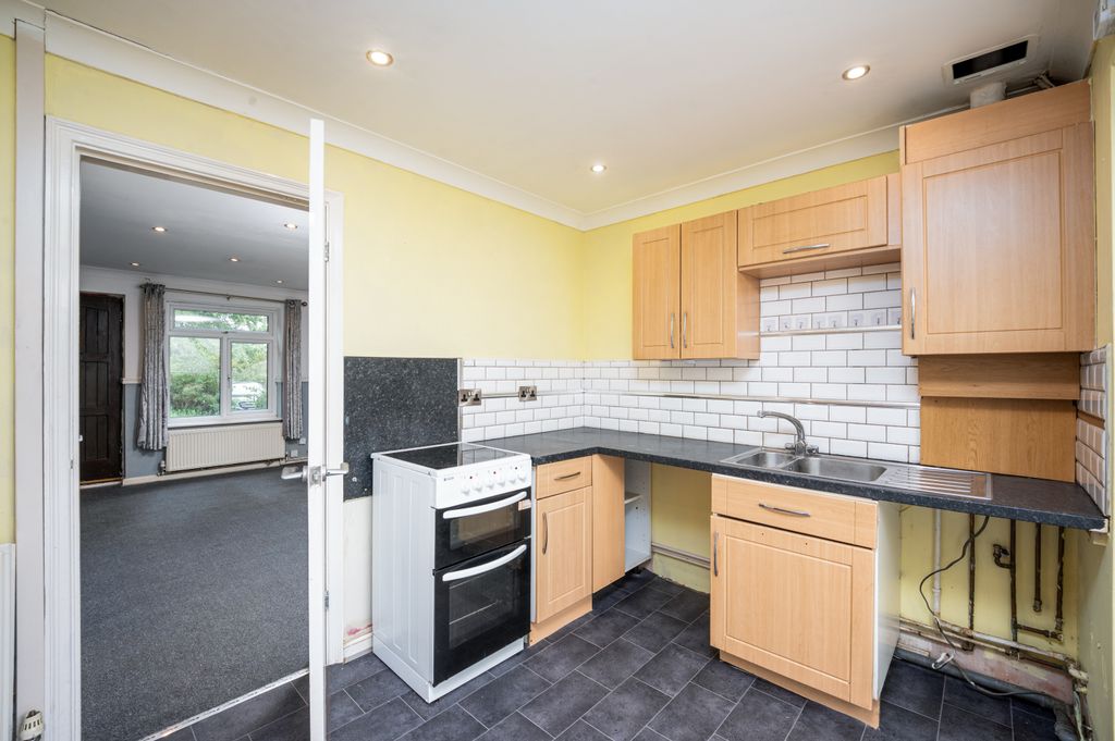Property photo 2 of 19 08