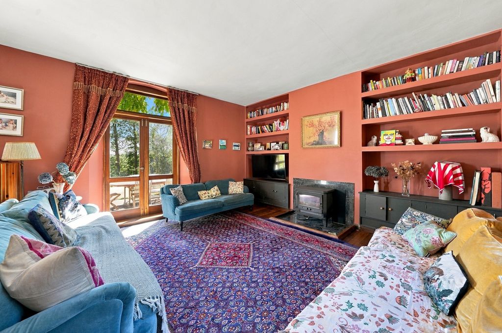 Property photo 2 of 34