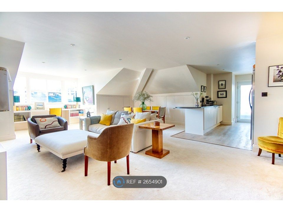 Property photo 3 of 17 Living Room