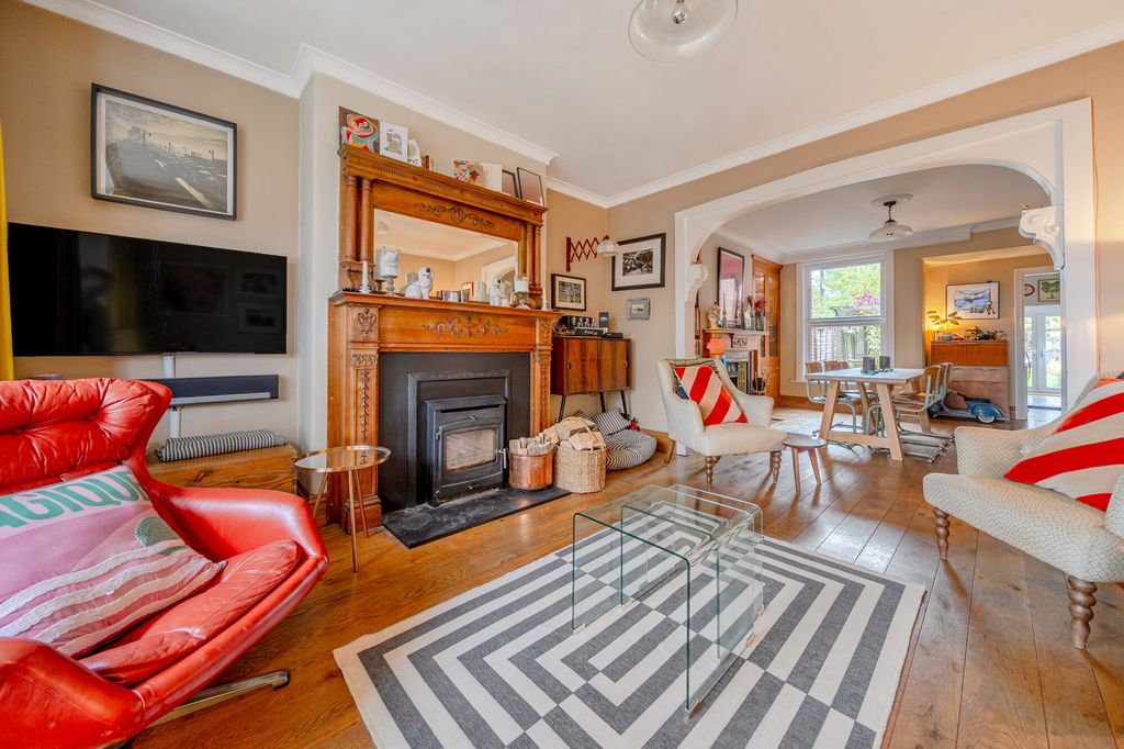 Property photo 2 of 17