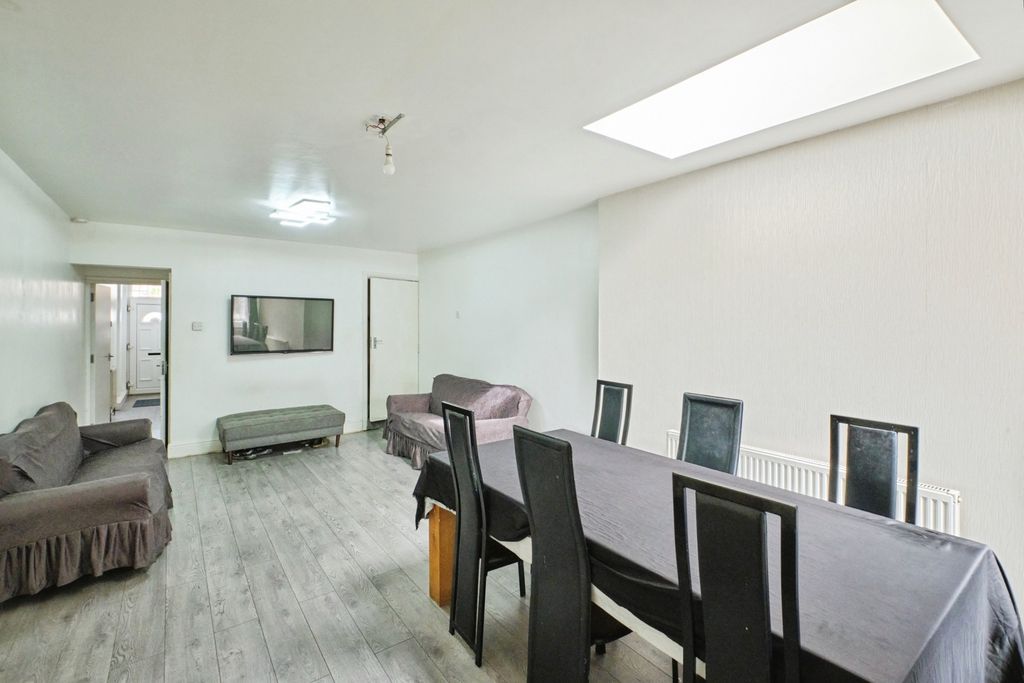Property photo 3 of 23 Pbox-Img.Jpg