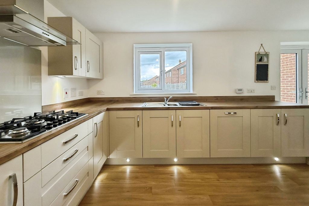 Property photo 2 of 22 Kitchen Dining Room